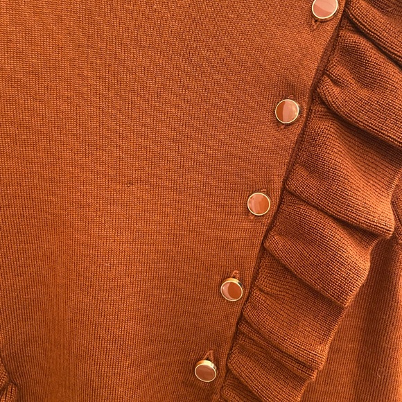 Sézane, rust colored ruffle sweater with gold rimmed buttons, xs - Picture 3 of 6